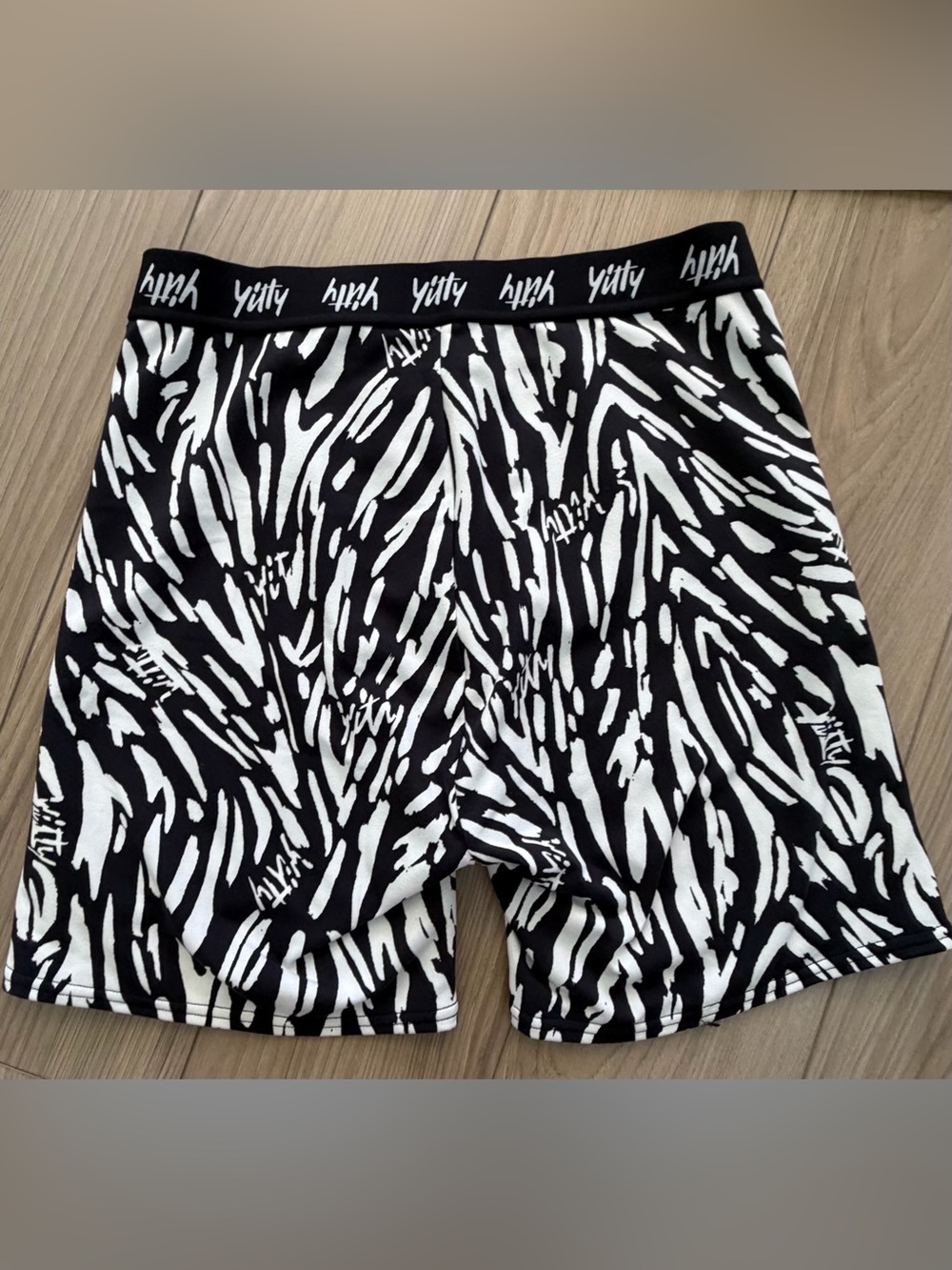 YITTY Black and White Zebra Athletic Shorts XL - Picture 2 of 6